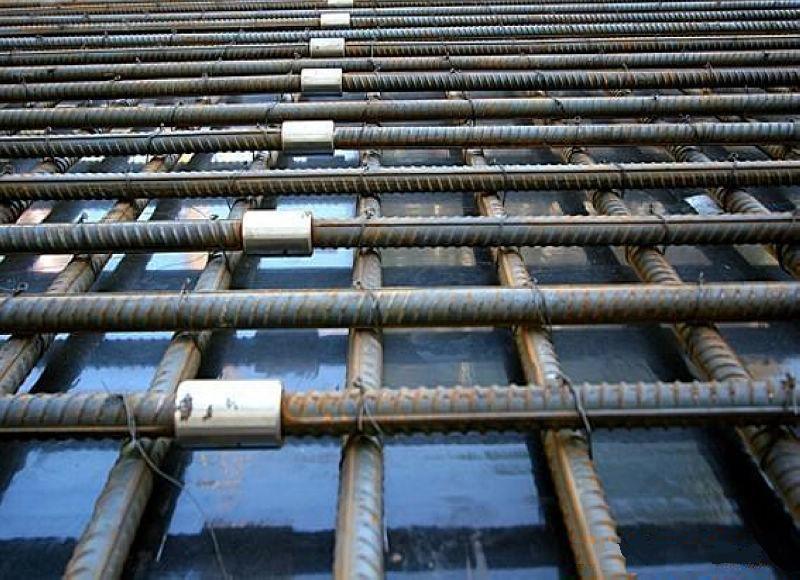 嘉峪关为什么建楼房时，要在钢筋上加一排小圆环？原来作用这么大